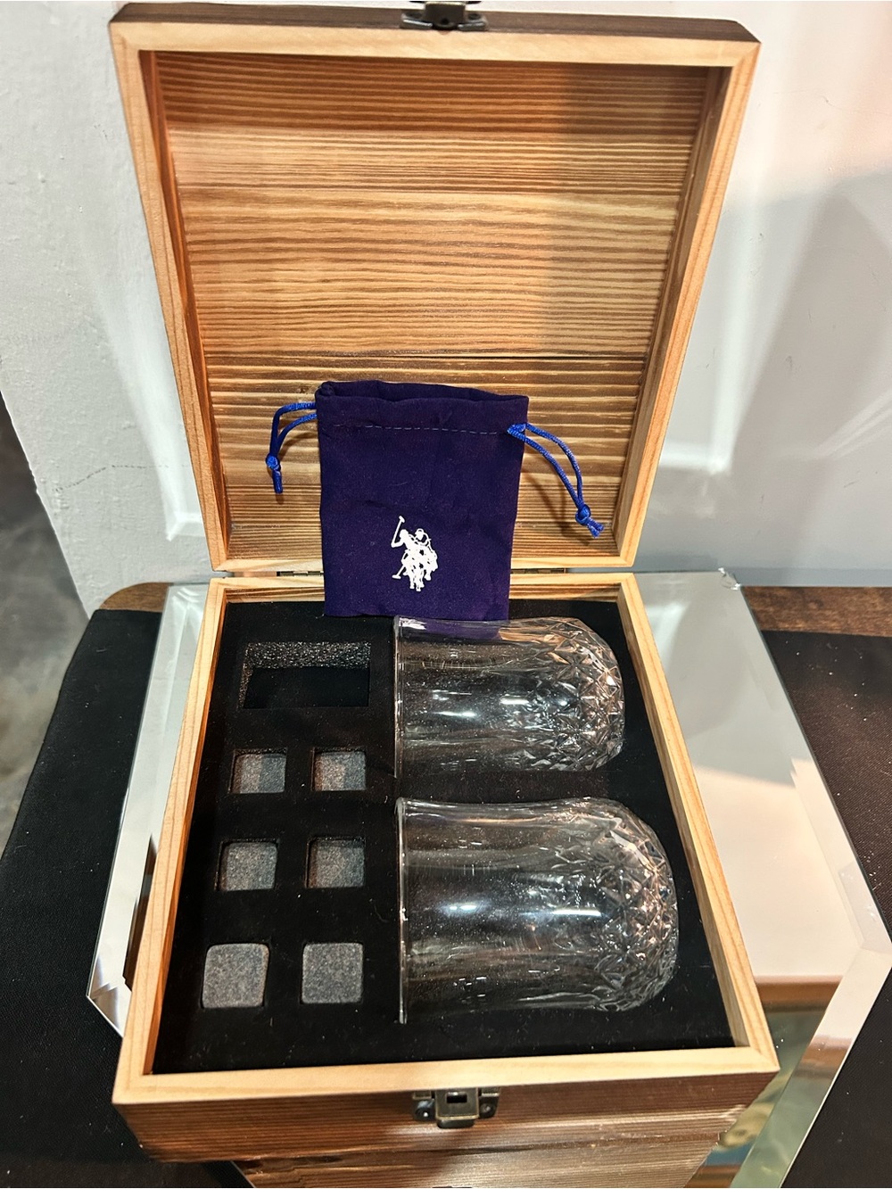 Polo whiskey Set in wood box